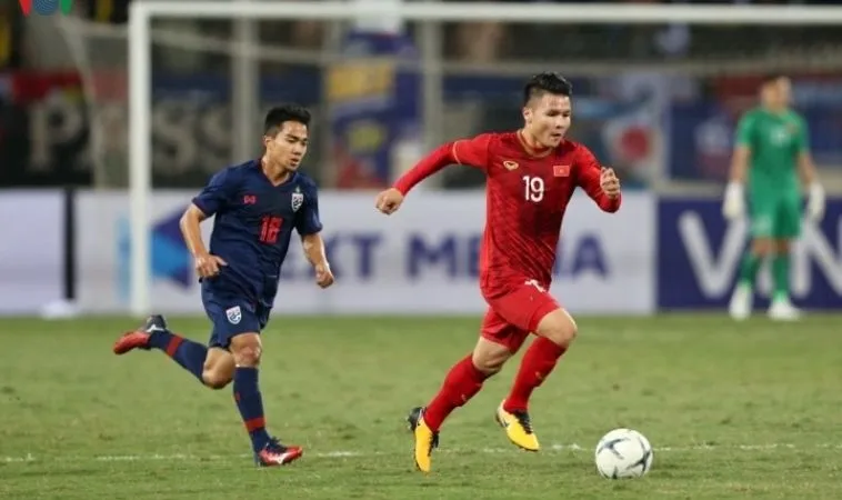 Kỹ thuật qua người trong bóng đá
